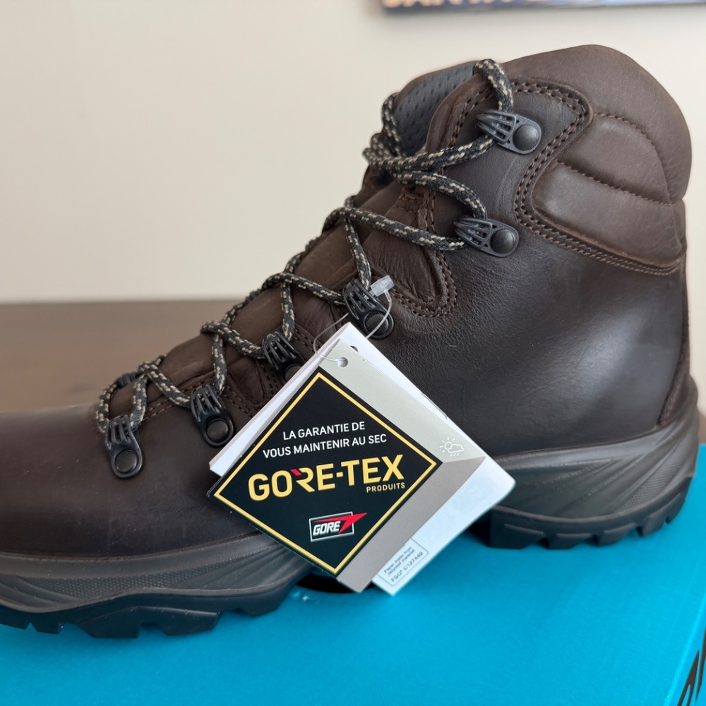 NWT Scarpa Terra GTX Leather Hiking Boots - 42.0/ M 9.0 / Wmn 10.0